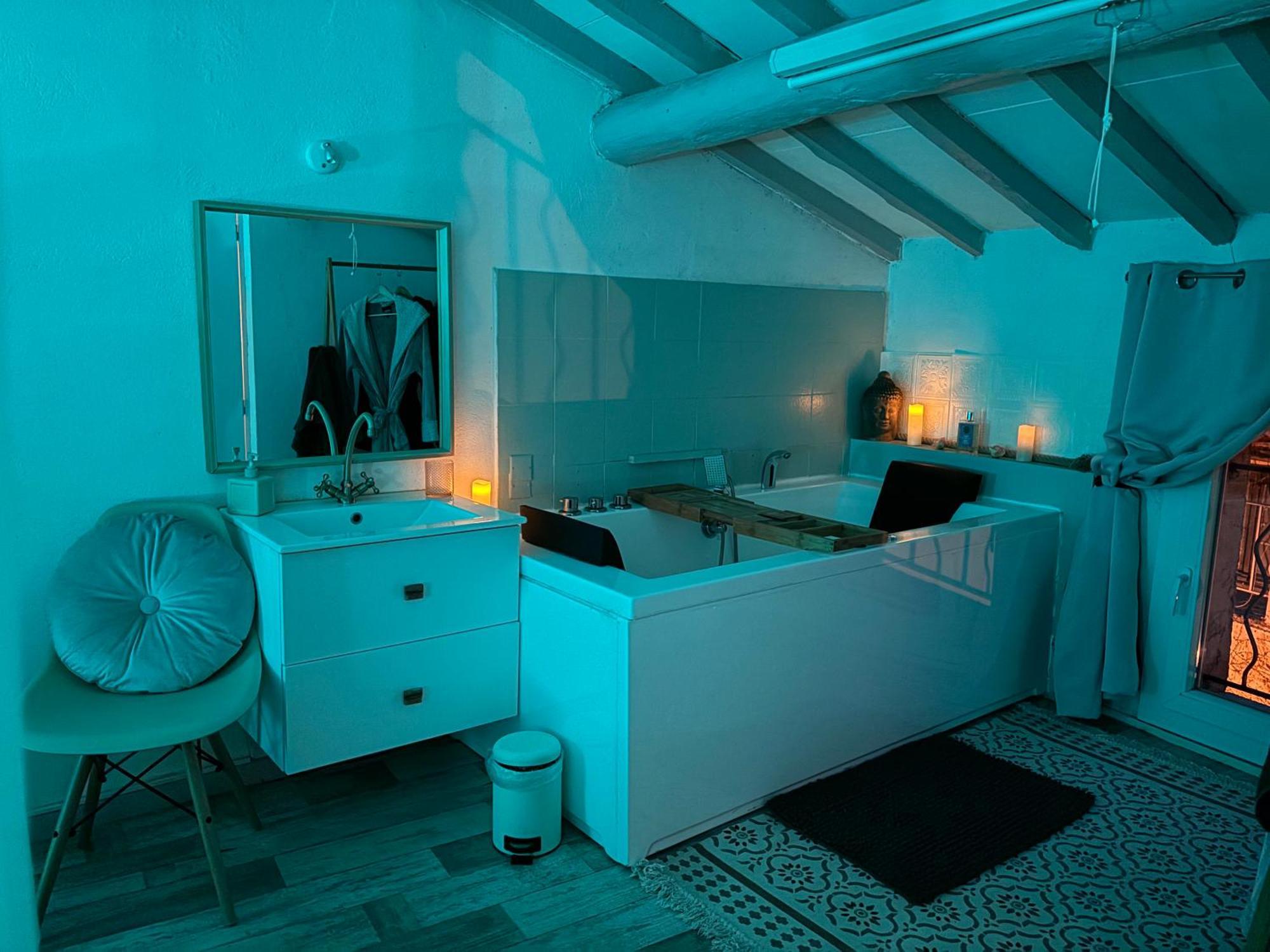 Love Appart Balneo Jacuzzi Romantique Insolite Le Barroux Buitenkant foto